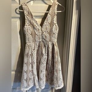 Elegant Lace Sleeveless Dress